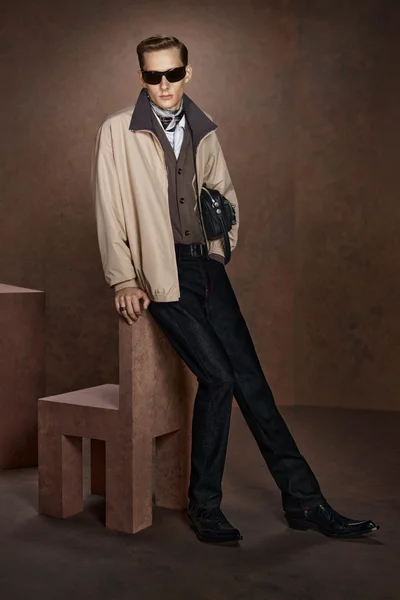 Look 18